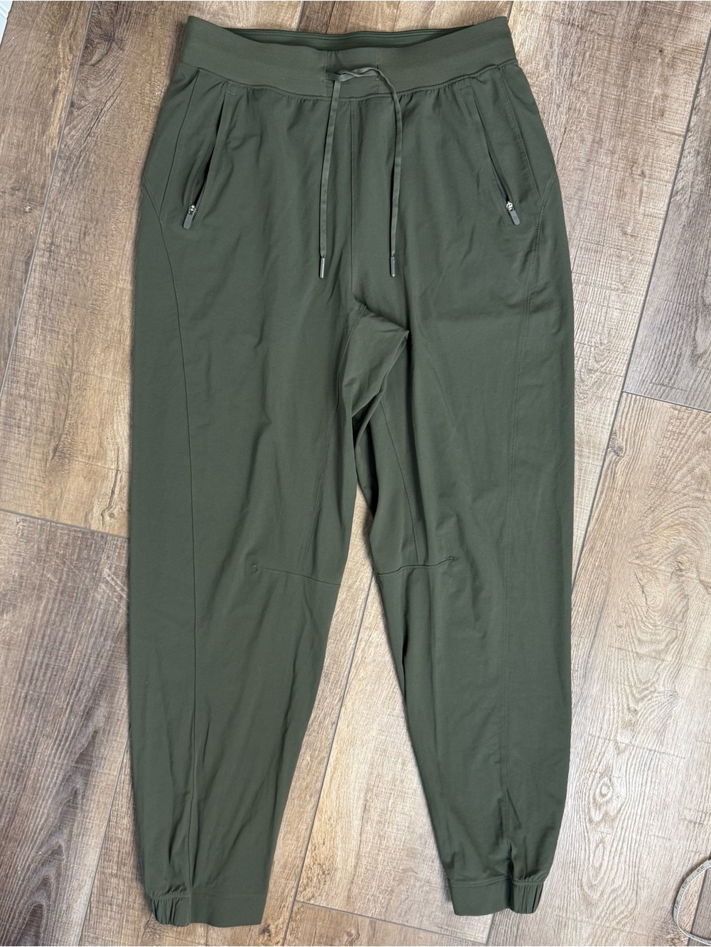 Lululemon Athletica Olive Green Joggers | Zip Pockets | EUC